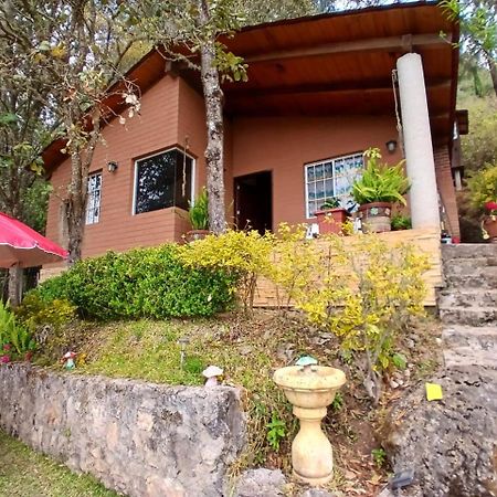 Cabana Con Banera Y Chimeneas En Puesta De Sol El Pacifico Exterior foto