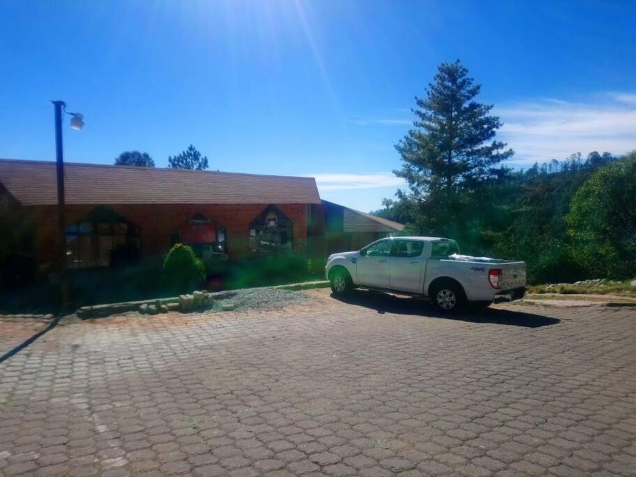 Cabana Con Banera Y Chimeneas En Puesta De Sol El Pacifico Exterior foto