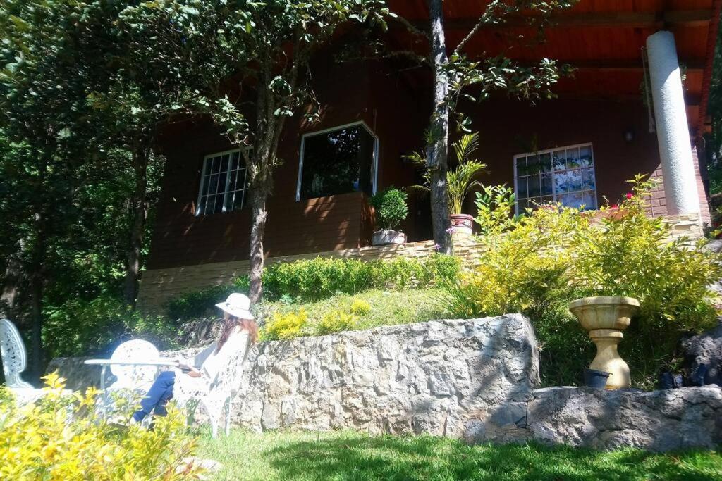 Cabana Con Banera Y Chimeneas En Puesta De Sol El Pacifico Exterior foto